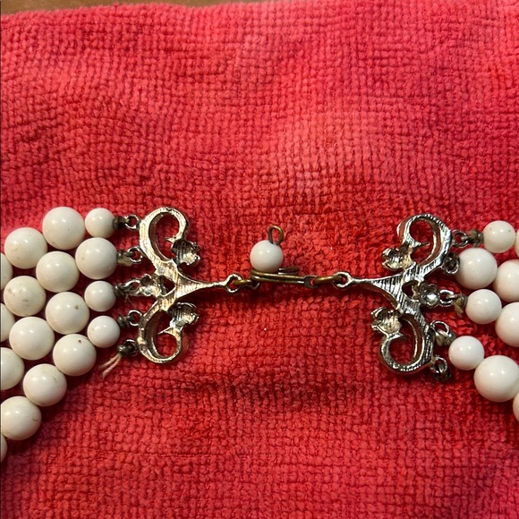 Elegant  Beaded Necklace - Picture 3 of 4